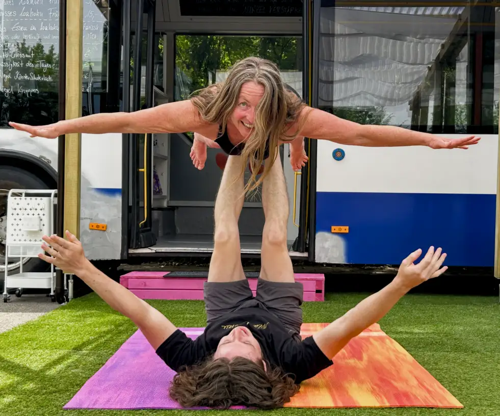 Yoga Wir KopfStand Körper Flow MenschSein Heilung